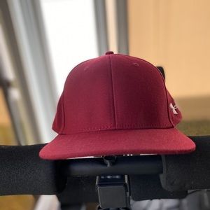 Under Armour Lg/XL Red Fitted Hat.